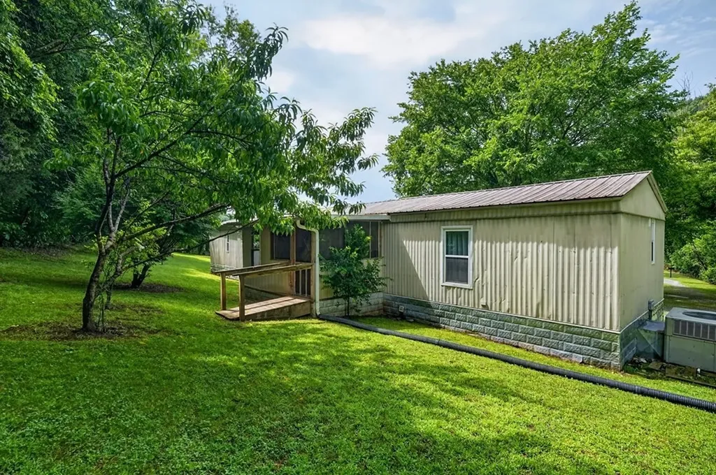 278 Aaron Pennington Lane Celina TN 38551