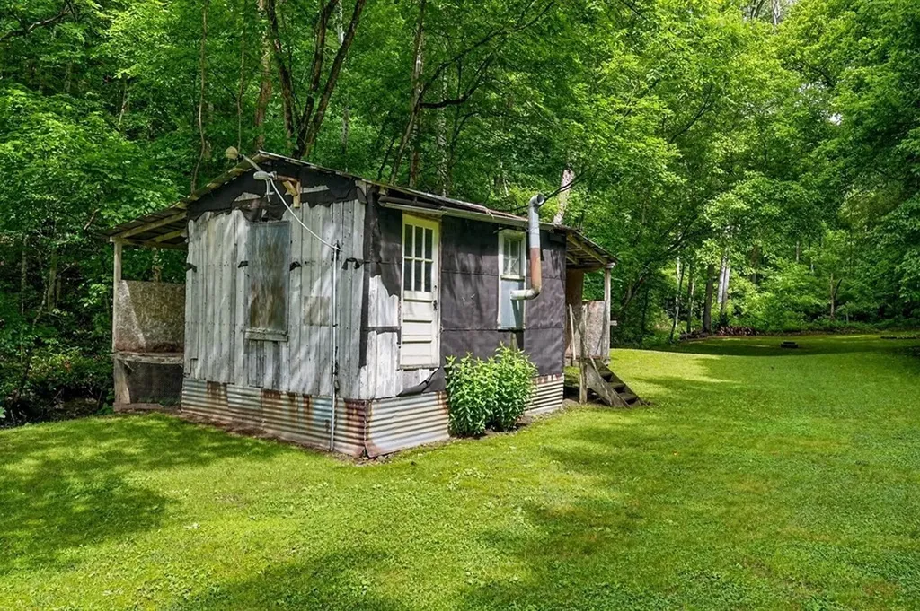 278 Aaron Pennington Lane Celina TN 38551