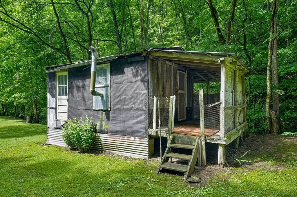 278 Aaron Pennington Lane Celina TN 38551