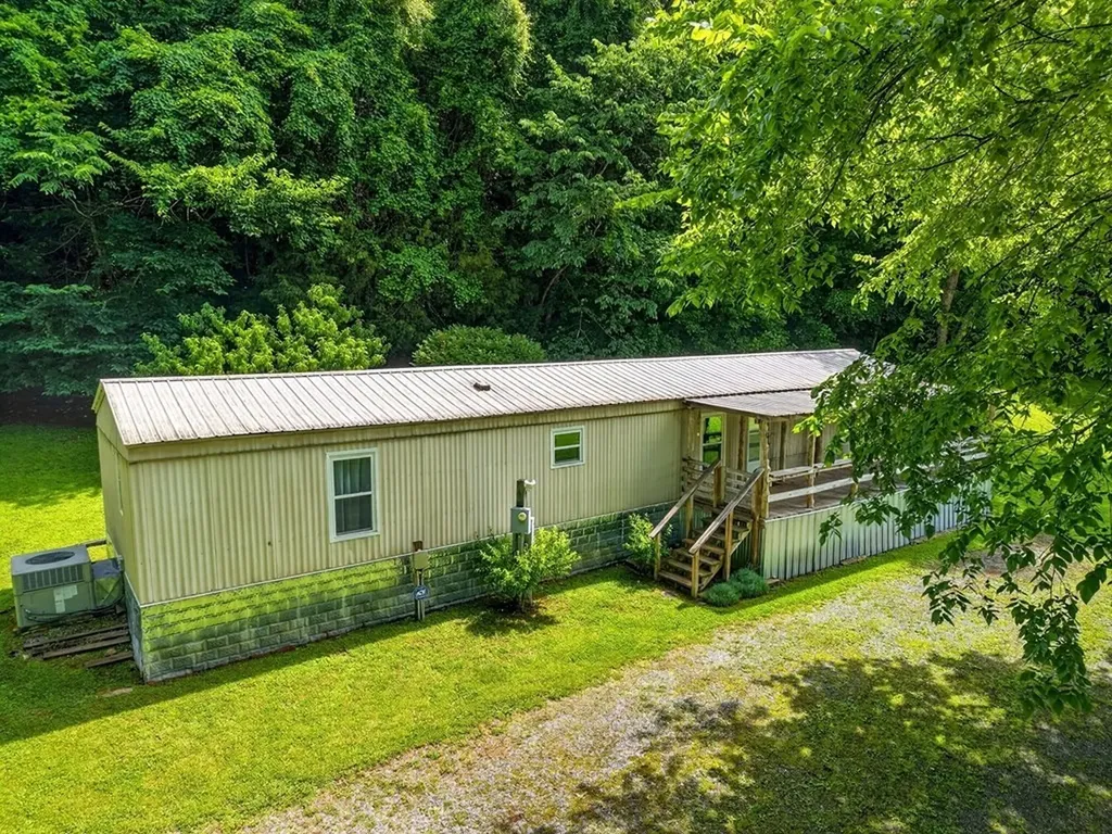 278 Aaron Pennington Lane Celina TN 38551