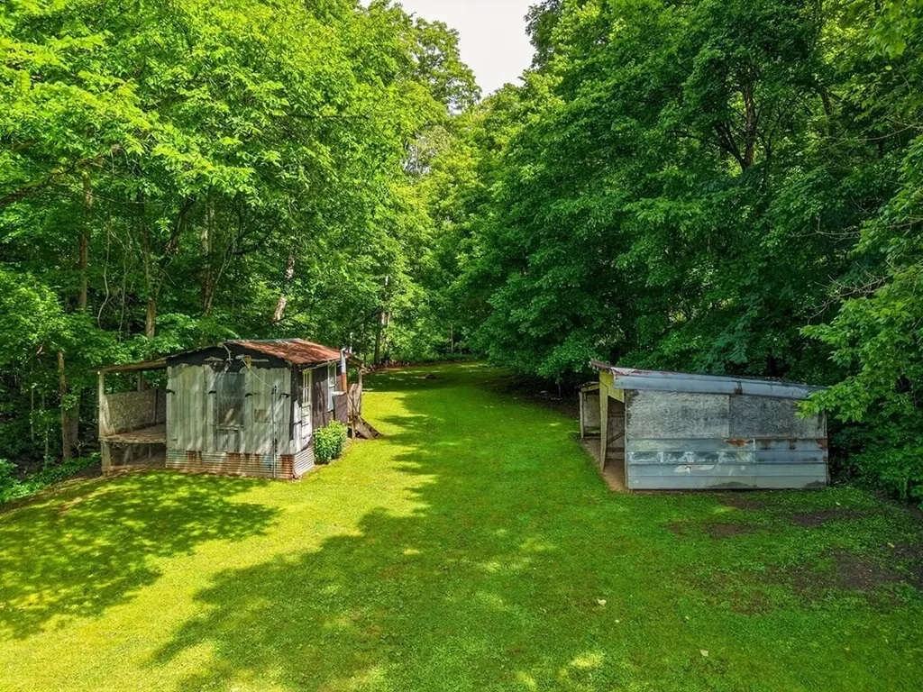 278 Aaron Pennington Lane Celina TN 38551