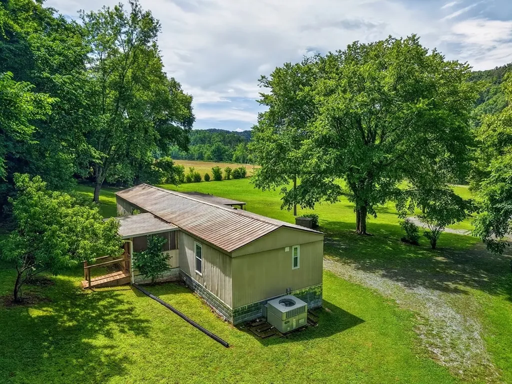 278 Aaron Pennington Lane Celina TN 38551