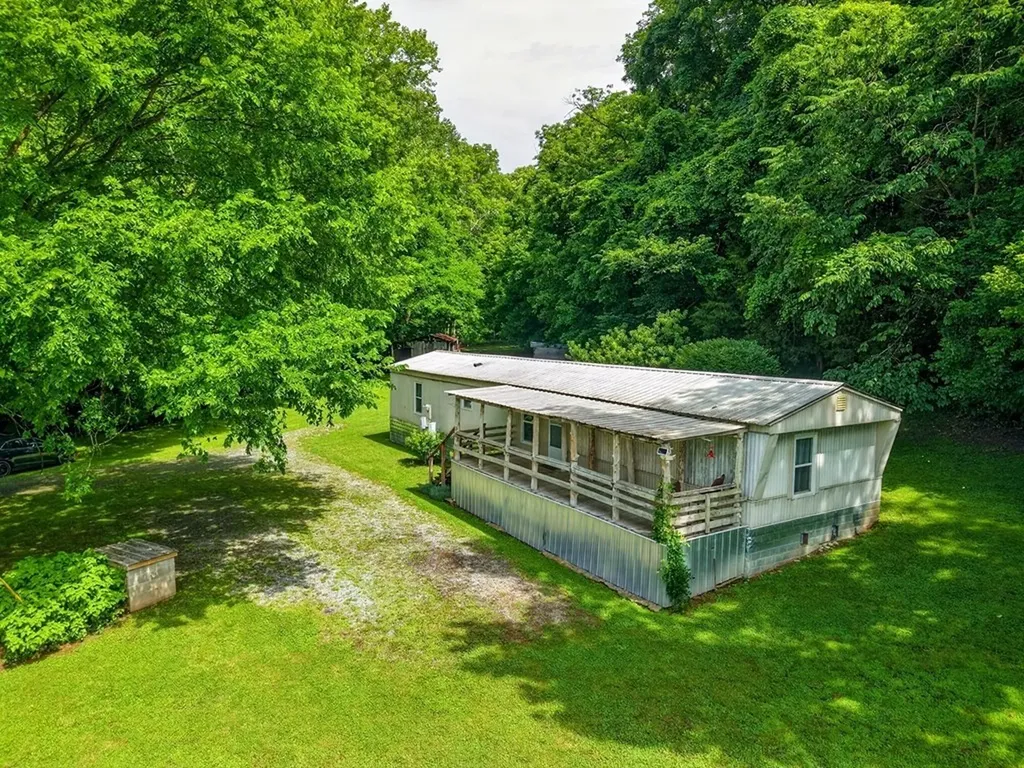 278 Aaron Pennington Lane Celina TN 38551