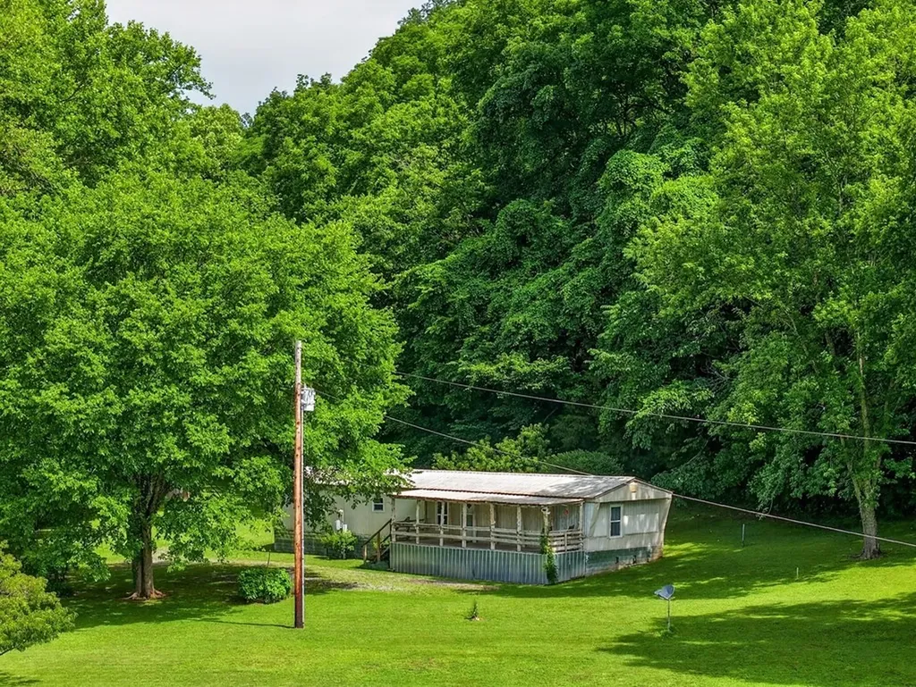278 Aaron Pennington Lane Celina TN 38551