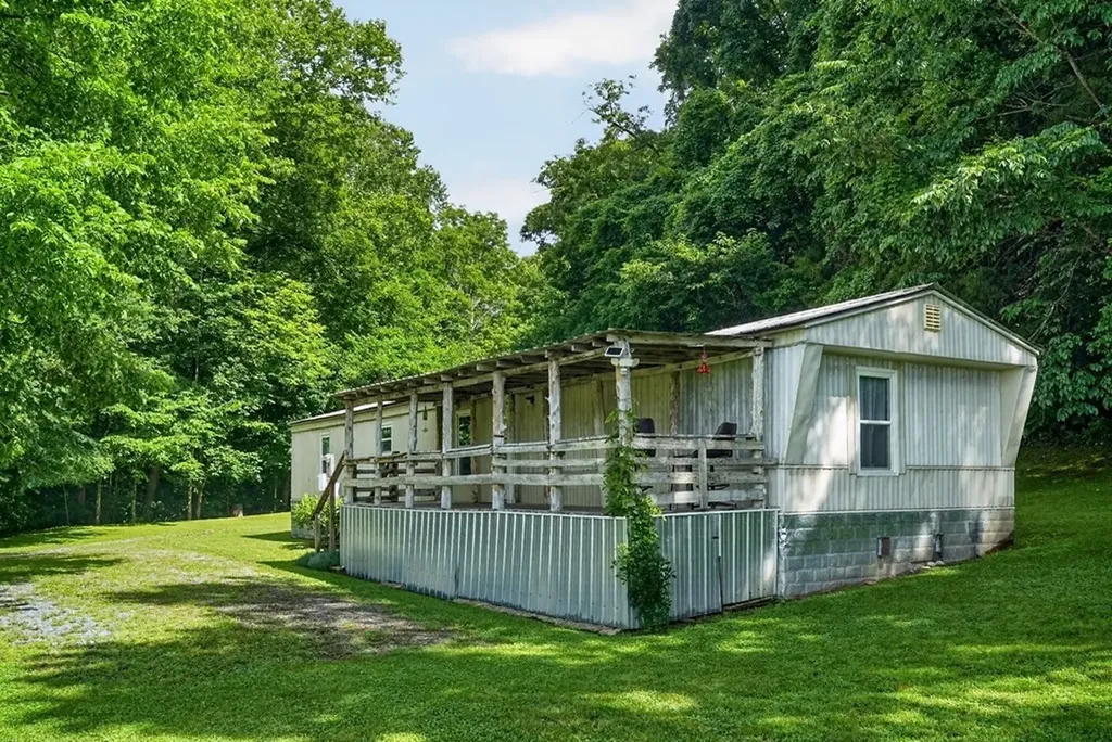 278 Aaron Pennington Lane Celina TN 38551