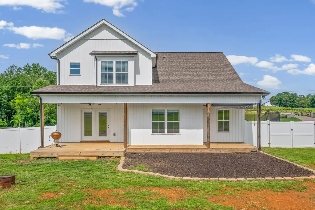 3904 Chapel Hill Road Clarksville TN 37040