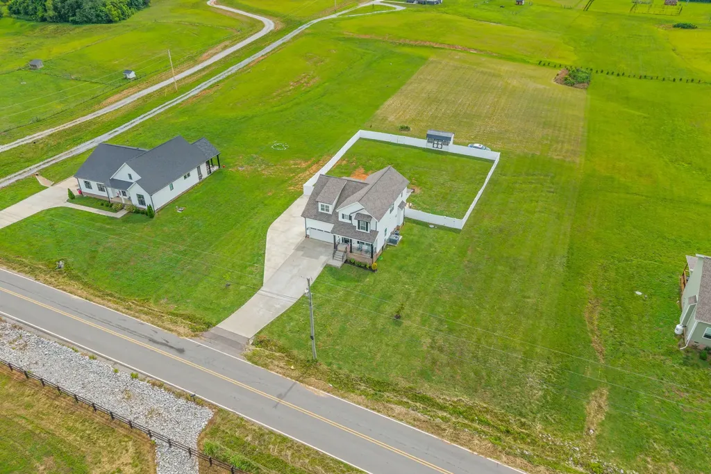 3904 Chapel Hill Road Clarksville TN 37040