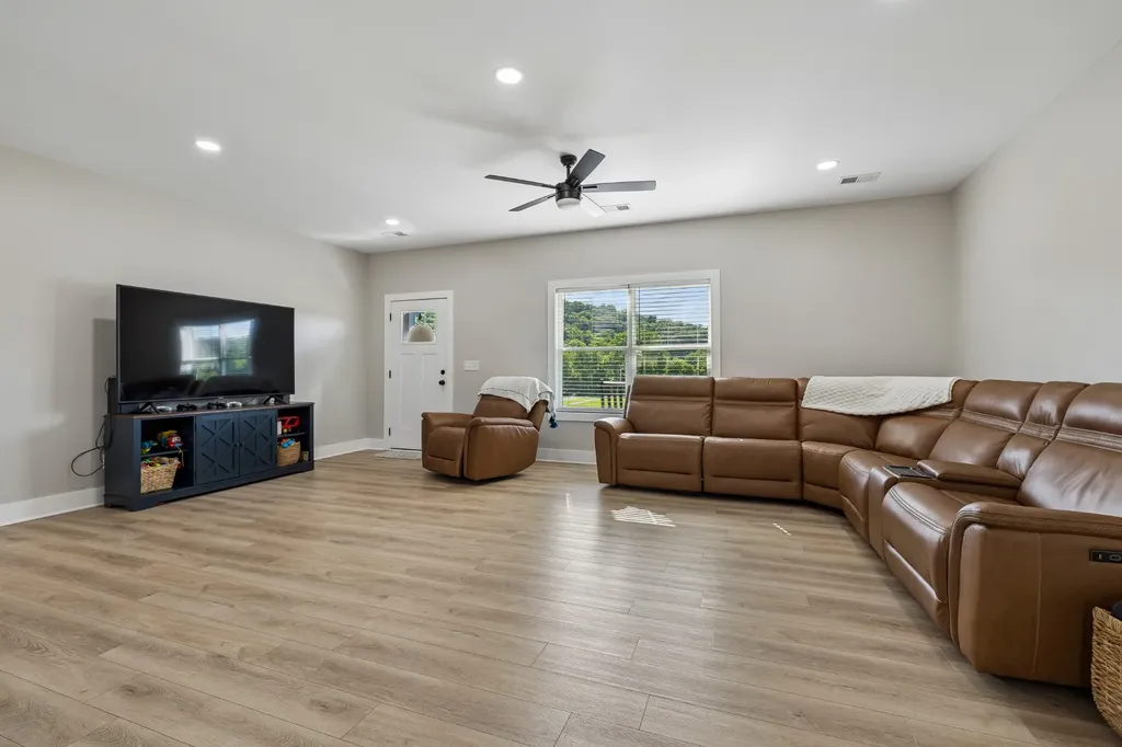 4353 New Harmony Road Hartsville TN 37074