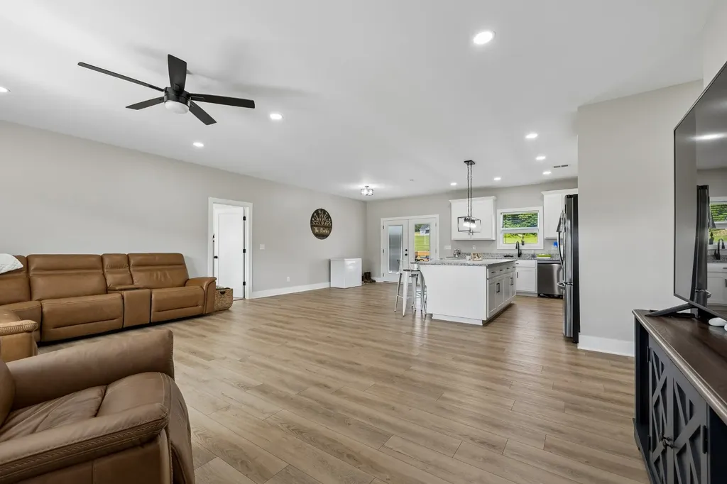 4353 New Harmony Road Hartsville TN 37074
