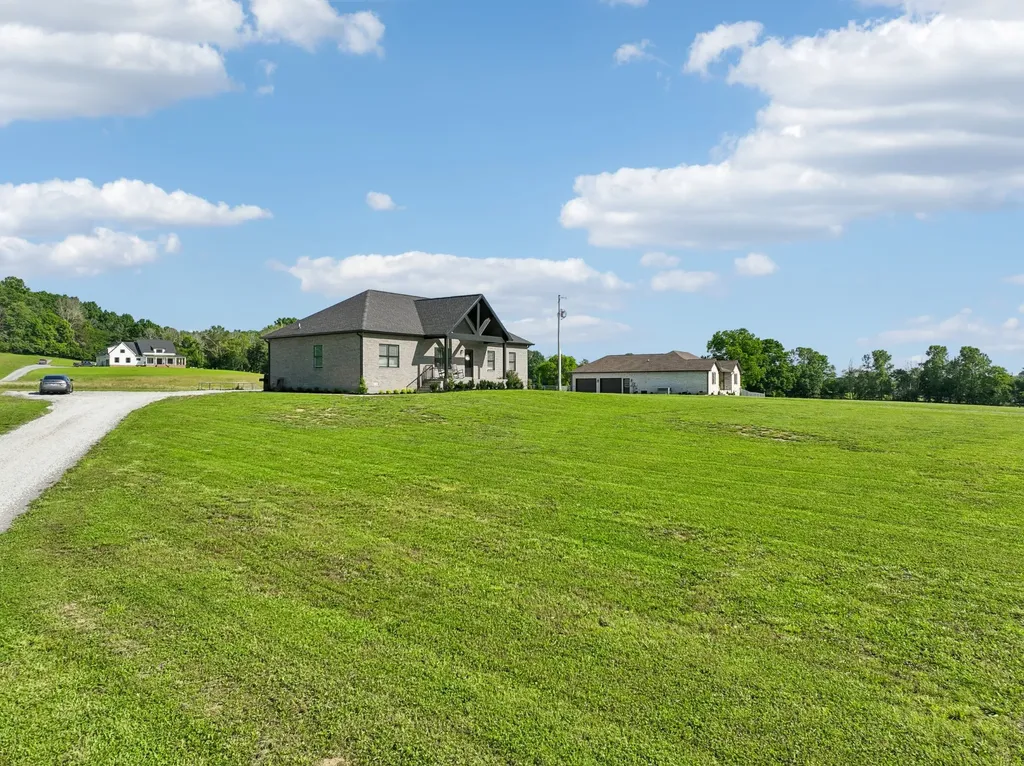 4353 New Harmony Road Hartsville TN 37074