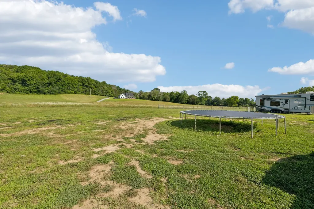 4353 New Harmony Road Hartsville TN 37074