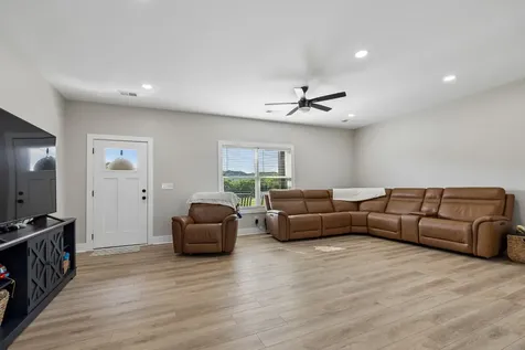 4353 New Harmony Road Hartsville TN 37074