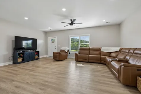 4353 New Harmony Road Hartsville TN 37074