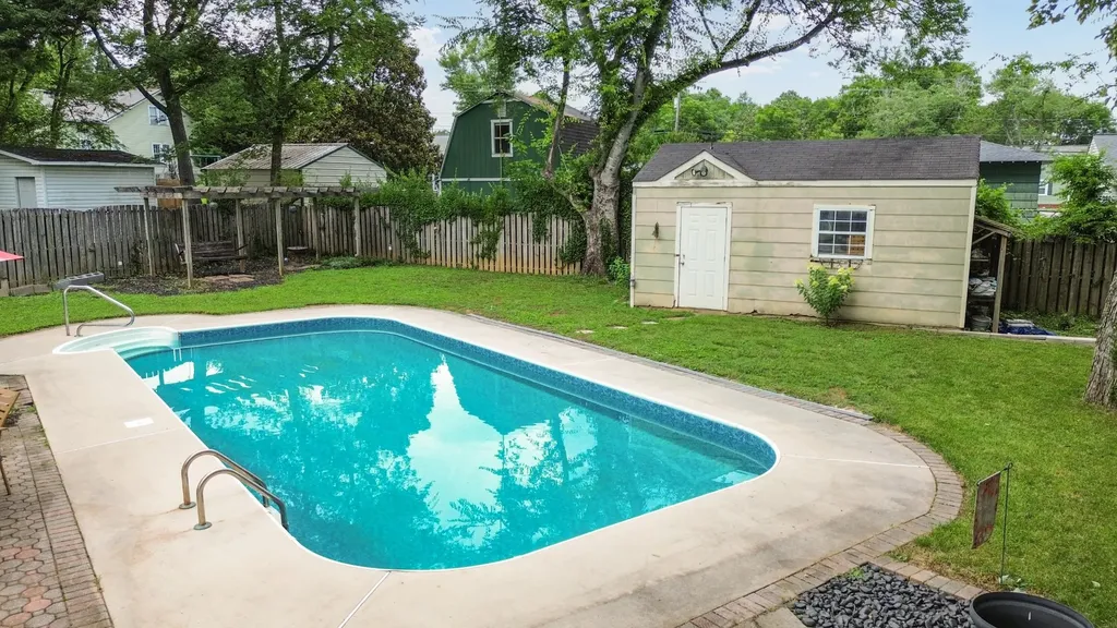 902 Sunset Avenue, NW Cleveland TN 37311