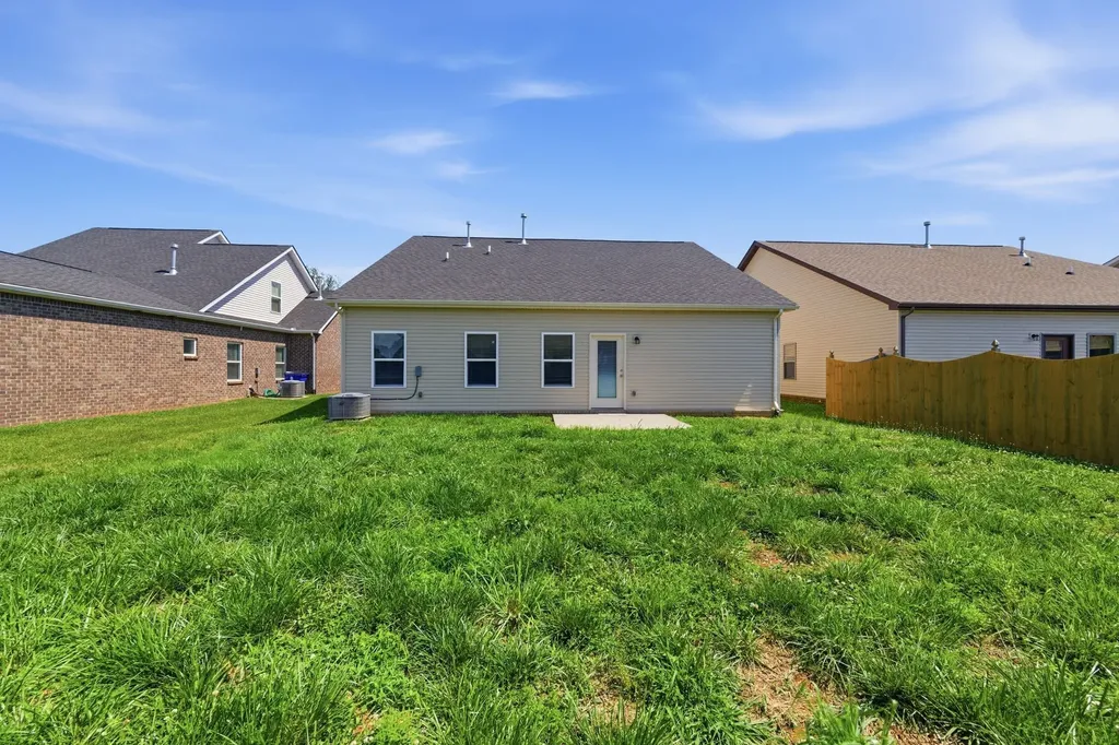139 Crabourne Drive White House TN 37188