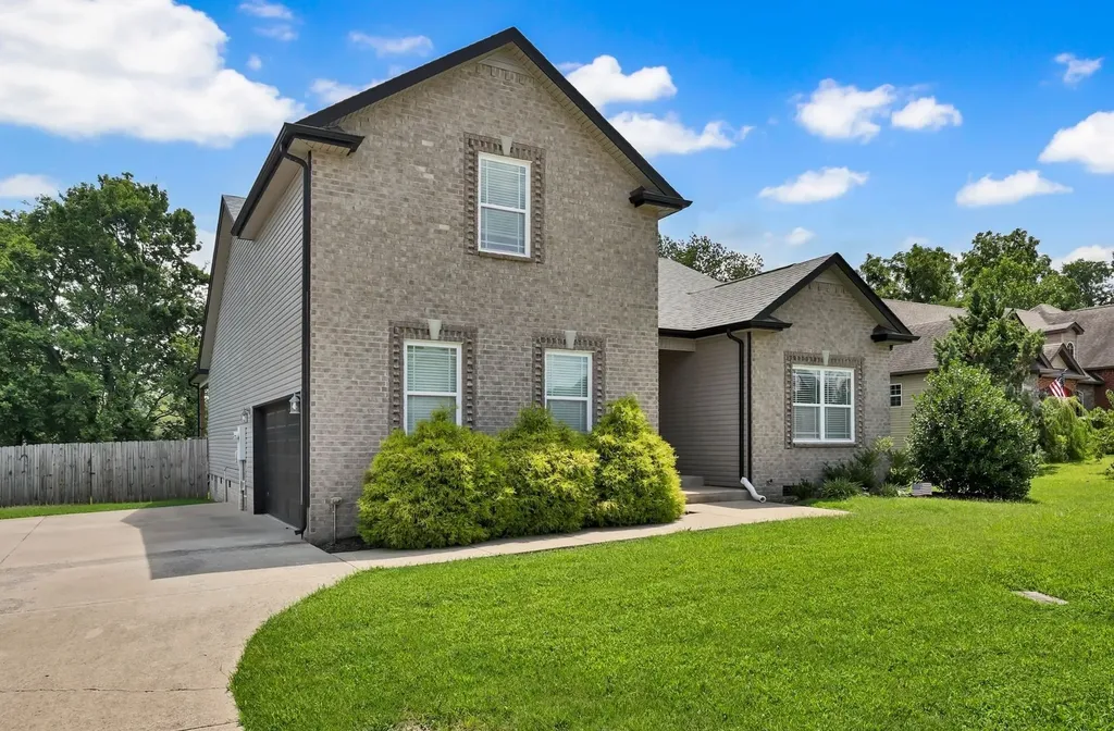 987 Promenade Drive Adams TN 37010