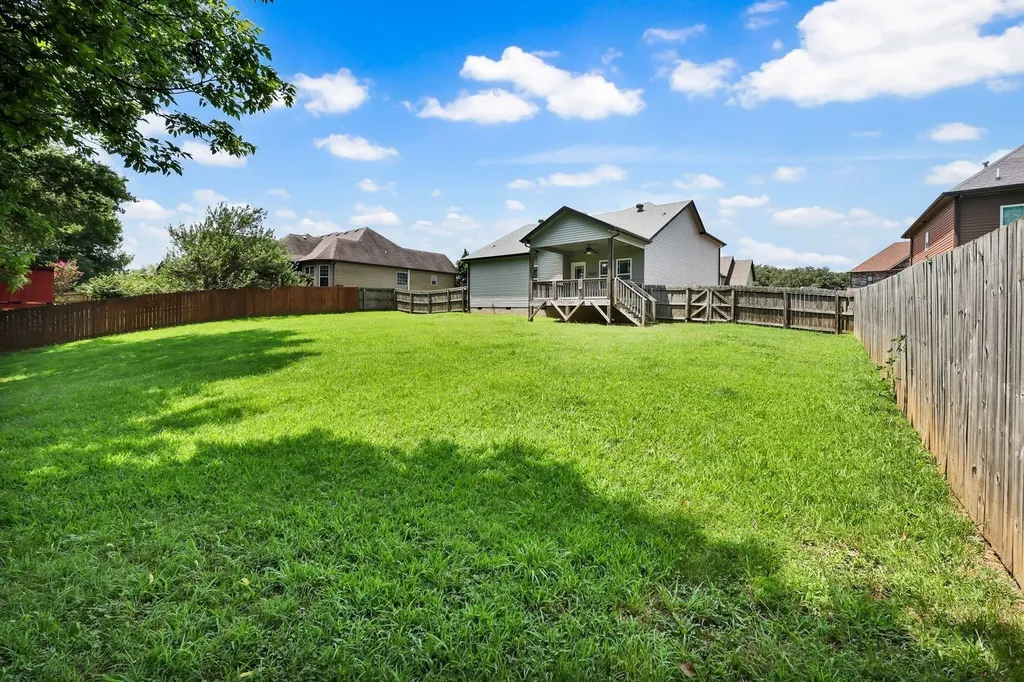 987 Promenade Drive Adams TN 37010