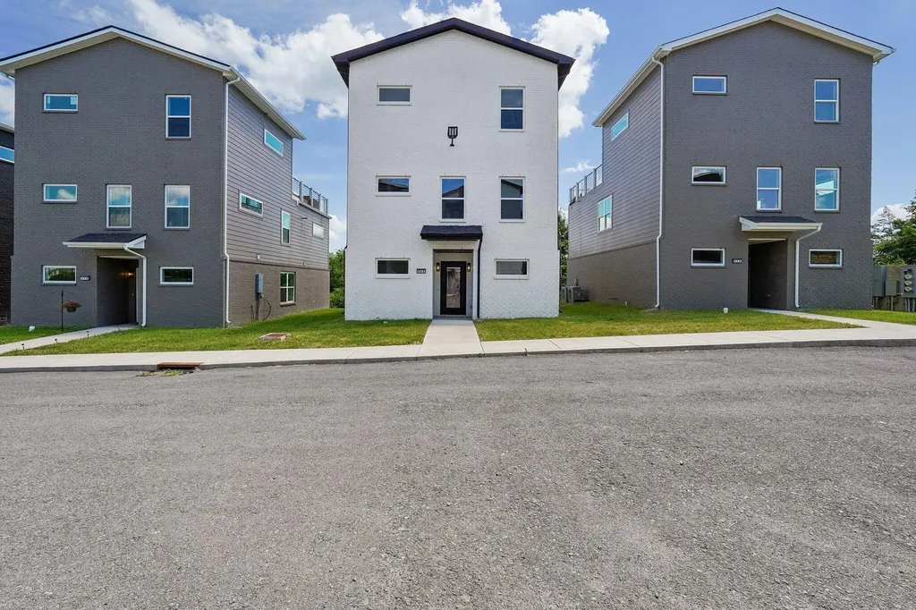 1241 N Avondale Circle Nashville TN 37207