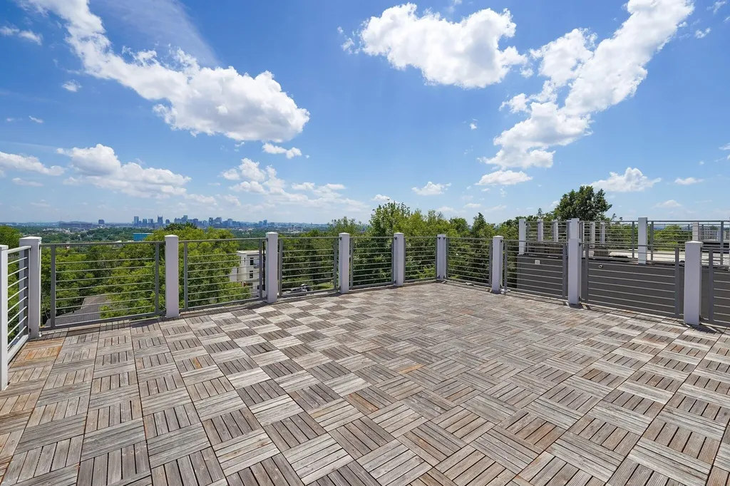1241 N Avondale Circle Nashville TN 37207