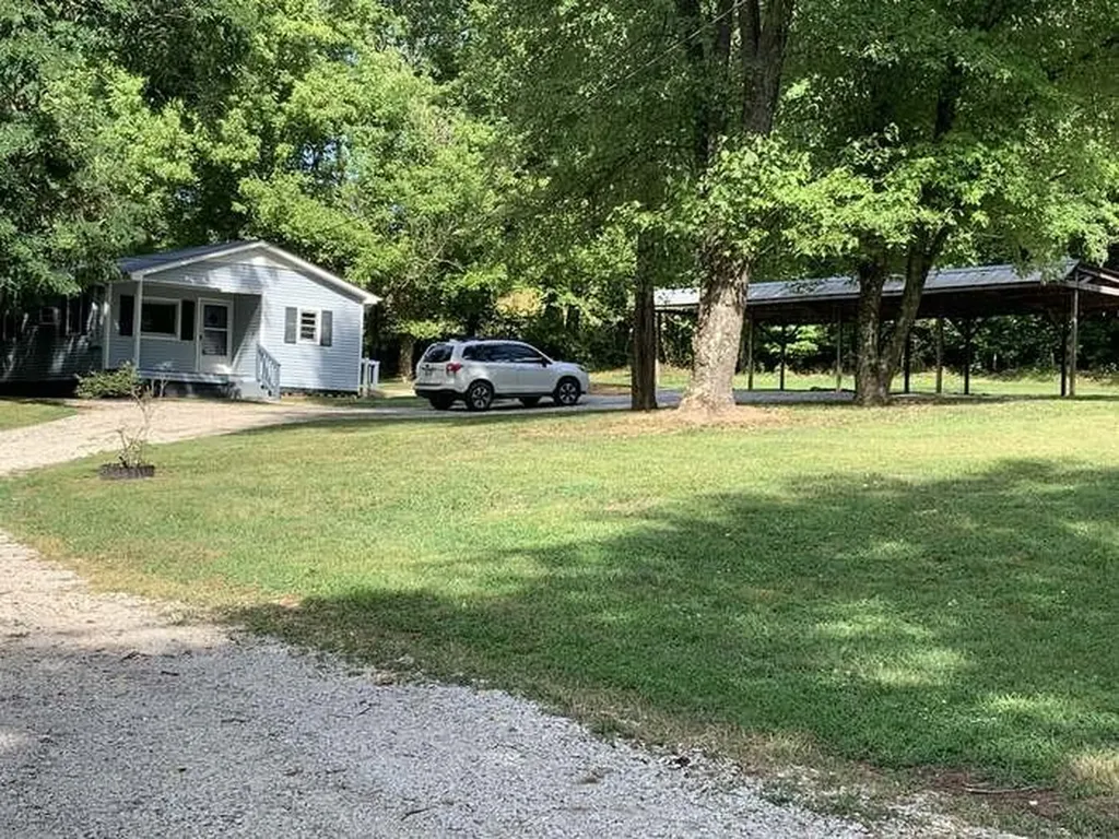 2515 Smith Hollow Road Lynnville TN 38472