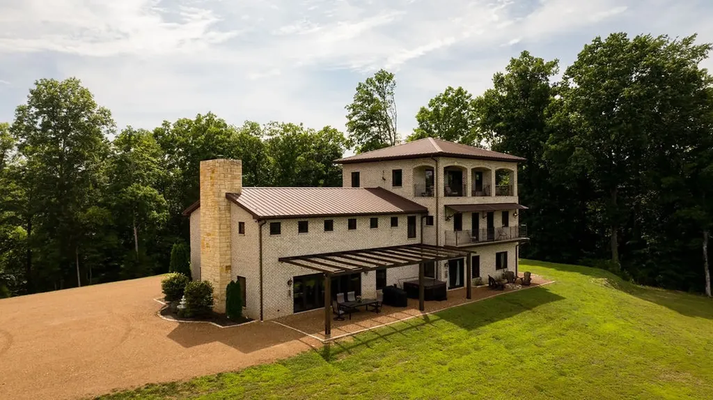 66 Shawnokee Trail Charlotte TN 37036