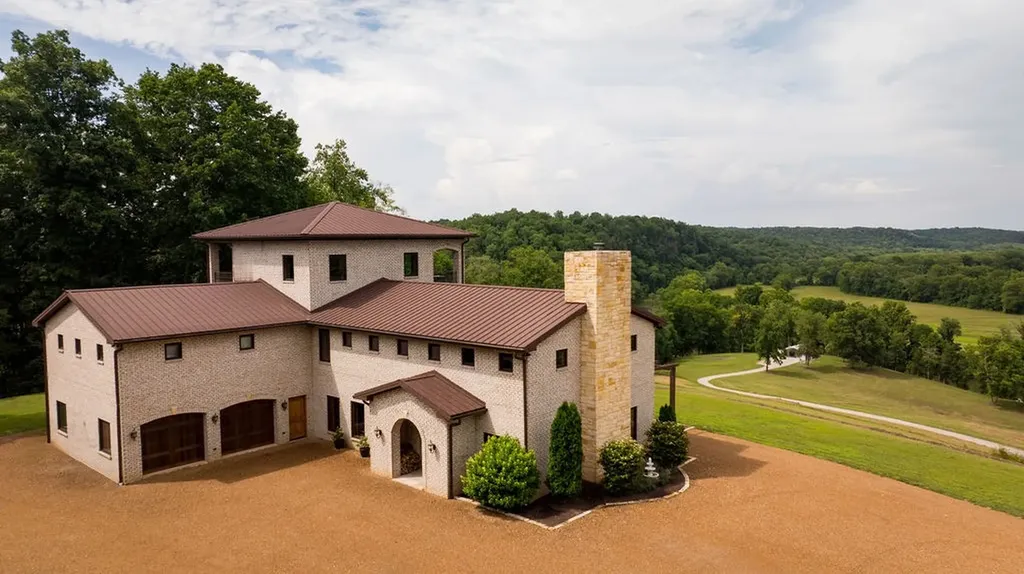 66 Shawnokee Trail Charlotte TN 37036