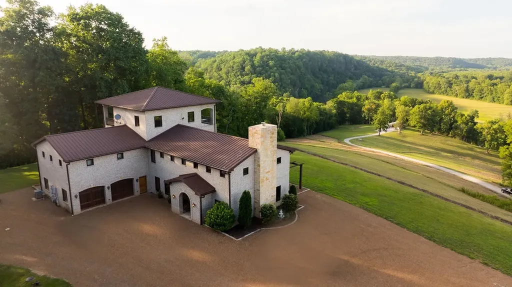 66 Shawnokee Trail Charlotte TN 37036