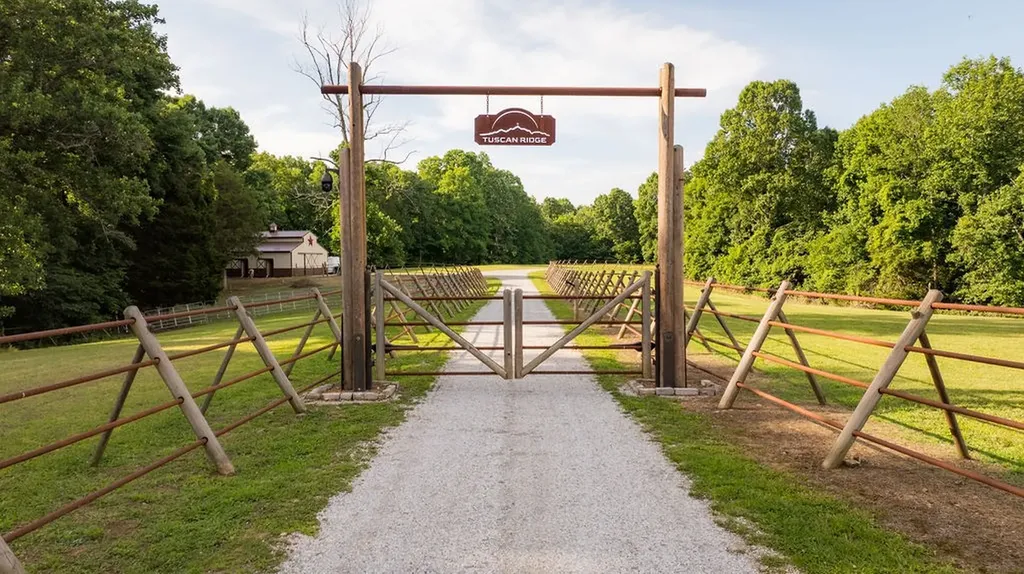66 Shawnokee Trail Charlotte TN 37036