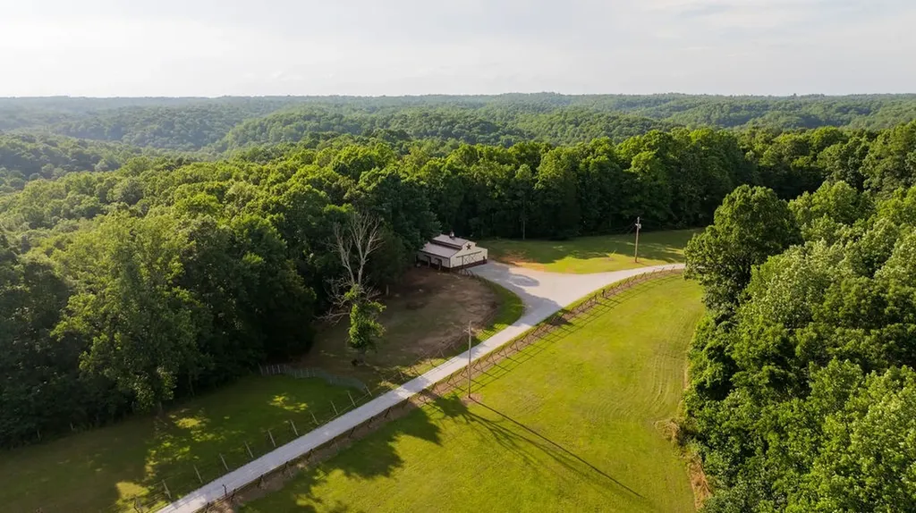 66 Shawnokee Trail Charlotte TN 37036