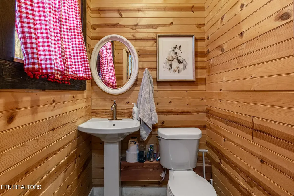 365 County Road 38 Riceville TN 37370