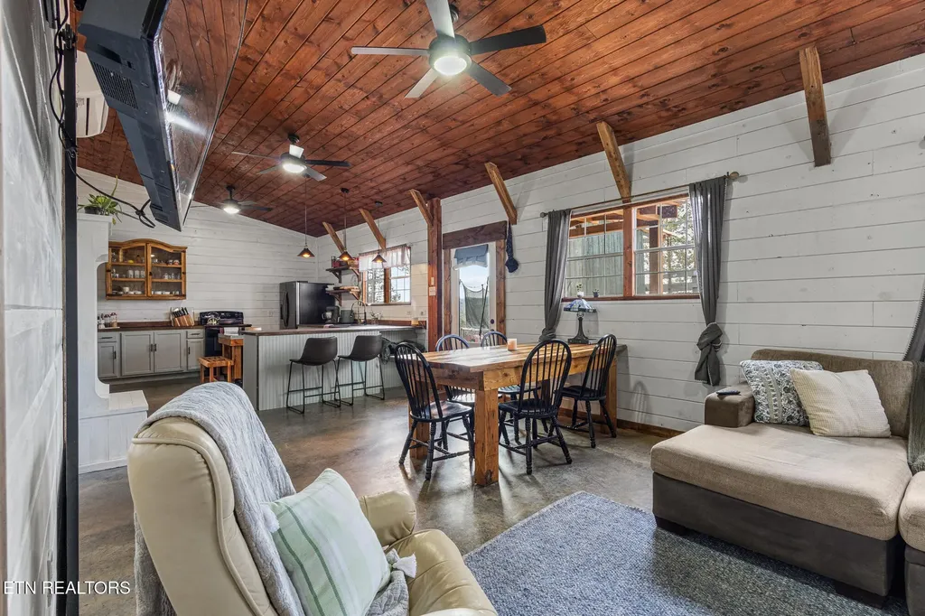 361 County Road 38 Riceville TN 37370