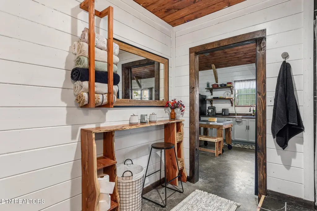 361 County Road 38 Riceville TN 37370