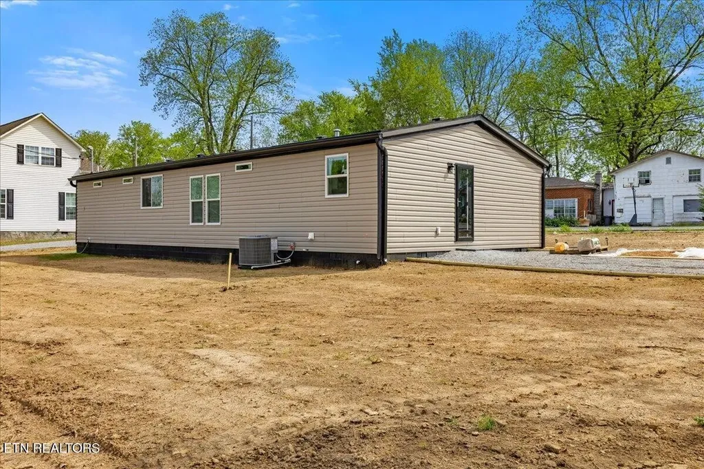 9 Hamilton Street Englewood TN 37329