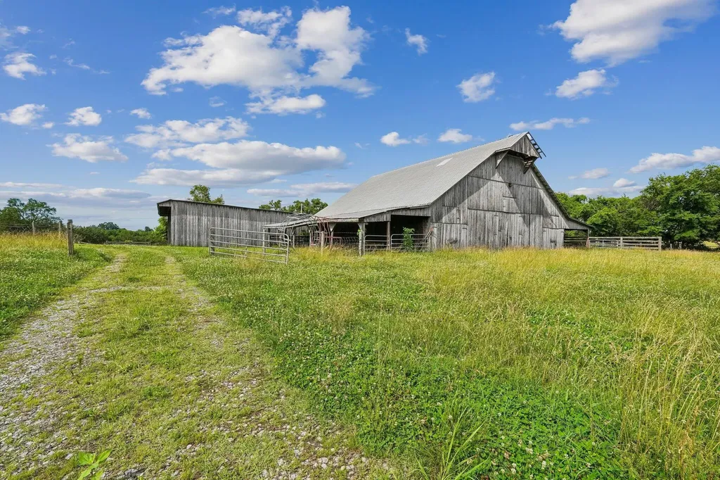 2351 Long Hollow Pike Hendersonville TN 37075