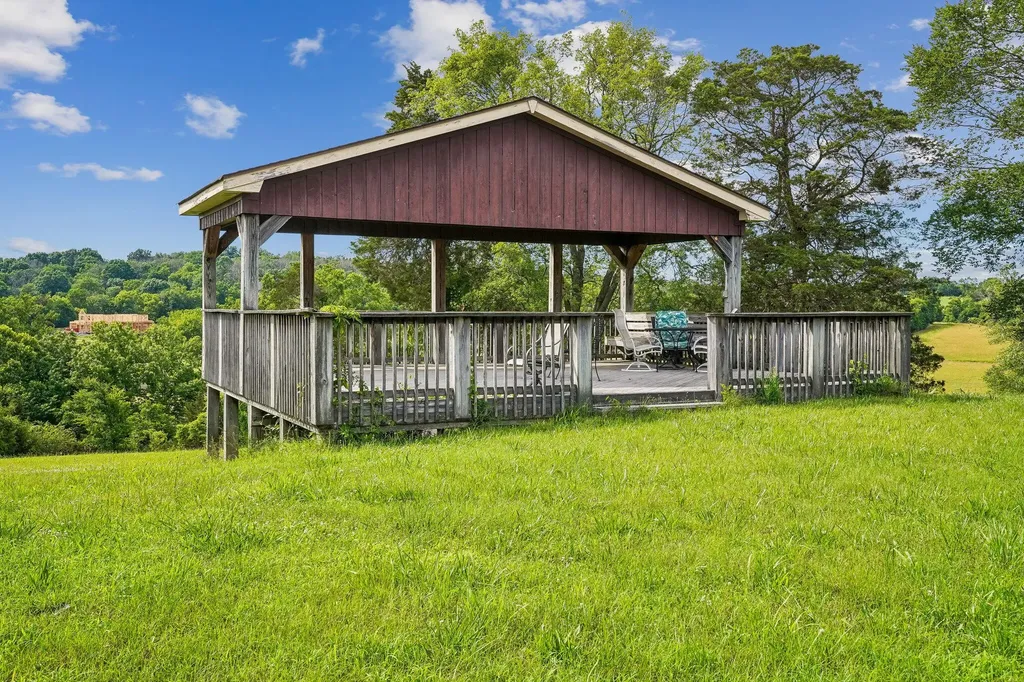 2351 Long Hollow Pike Hendersonville TN 37075