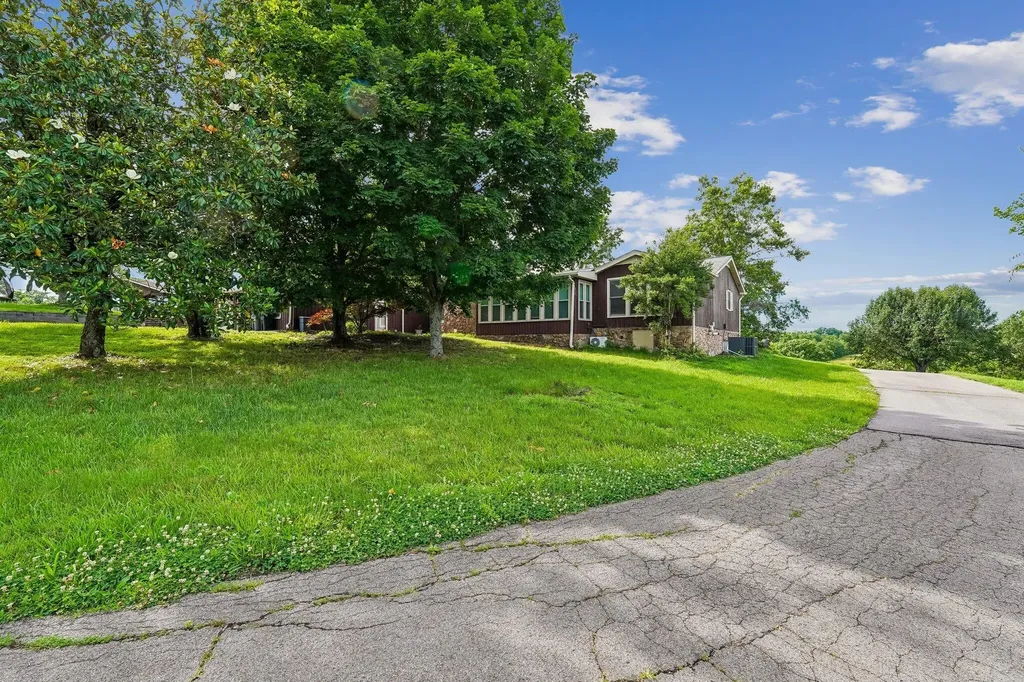 2351 Long Hollow Pike Hendersonville TN 37075