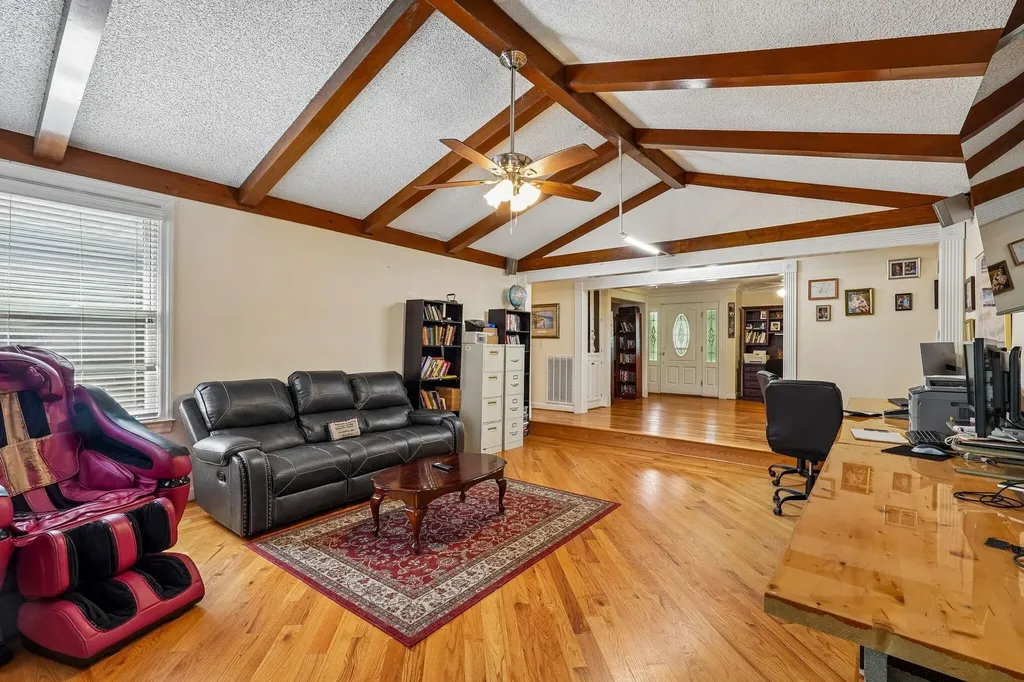 2351 Long Hollow Pike Hendersonville TN 37075