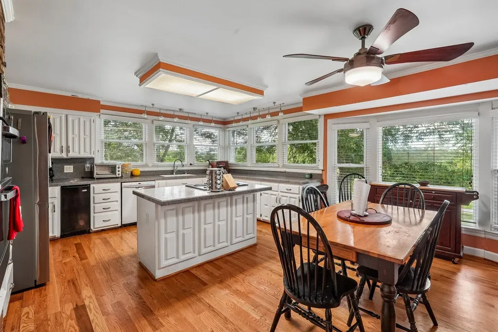 2351 Long Hollow Pike Hendersonville TN 37075