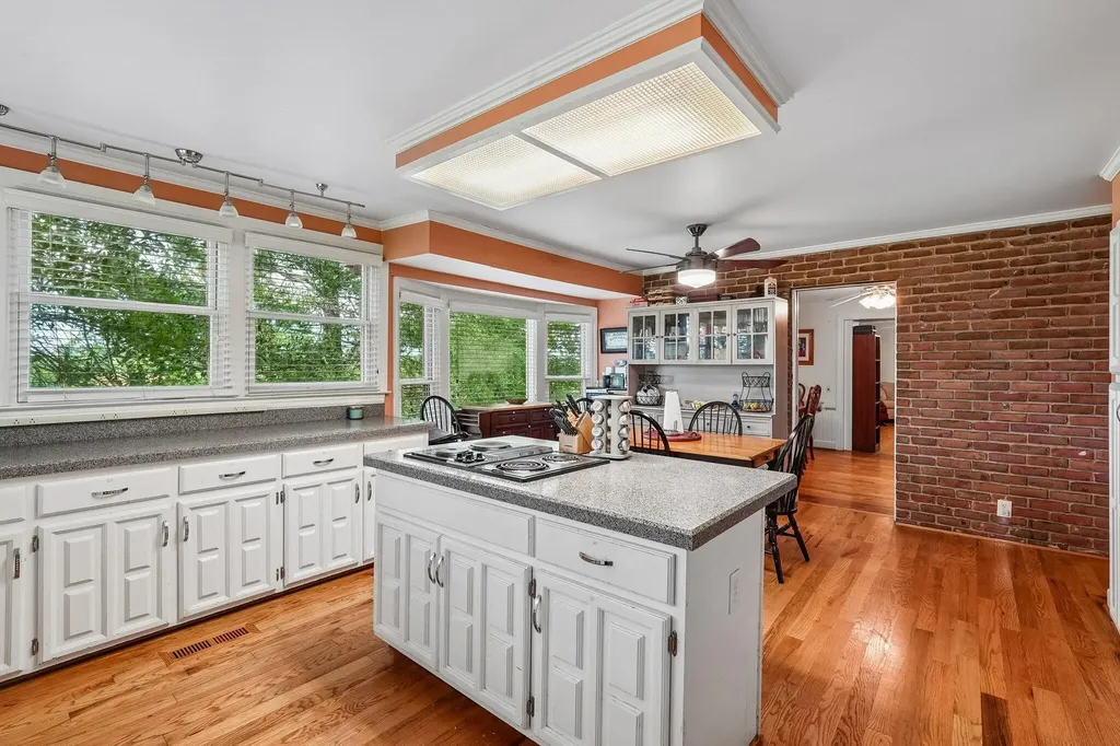 2351 Long Hollow Pike Hendersonville TN 37075
