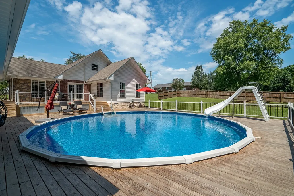 586 Highway 64, W Lawrenceburg TN 38464