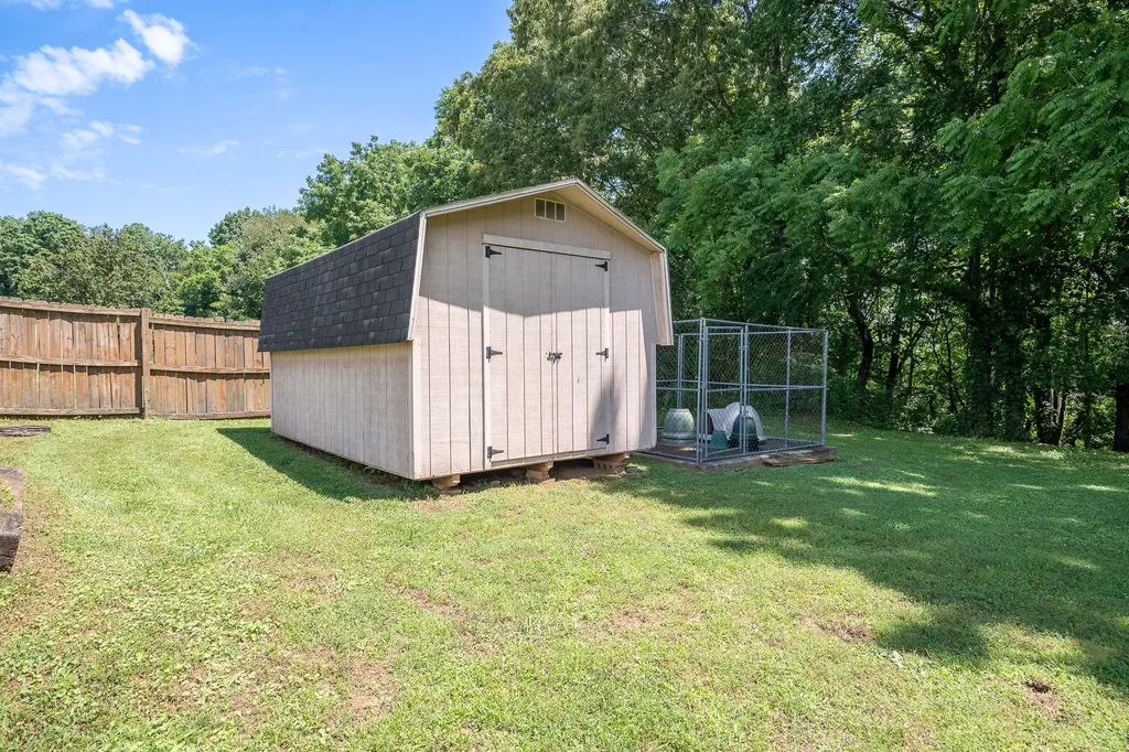 586 Highway 64, W Lawrenceburg TN 38464