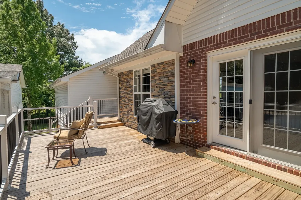 586 Highway 64, W Lawrenceburg TN 38464