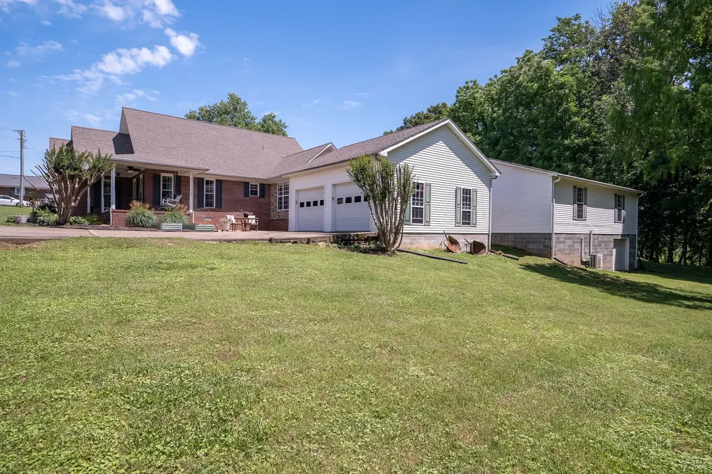 586 Highway 64, W Lawrenceburg TN 38464
