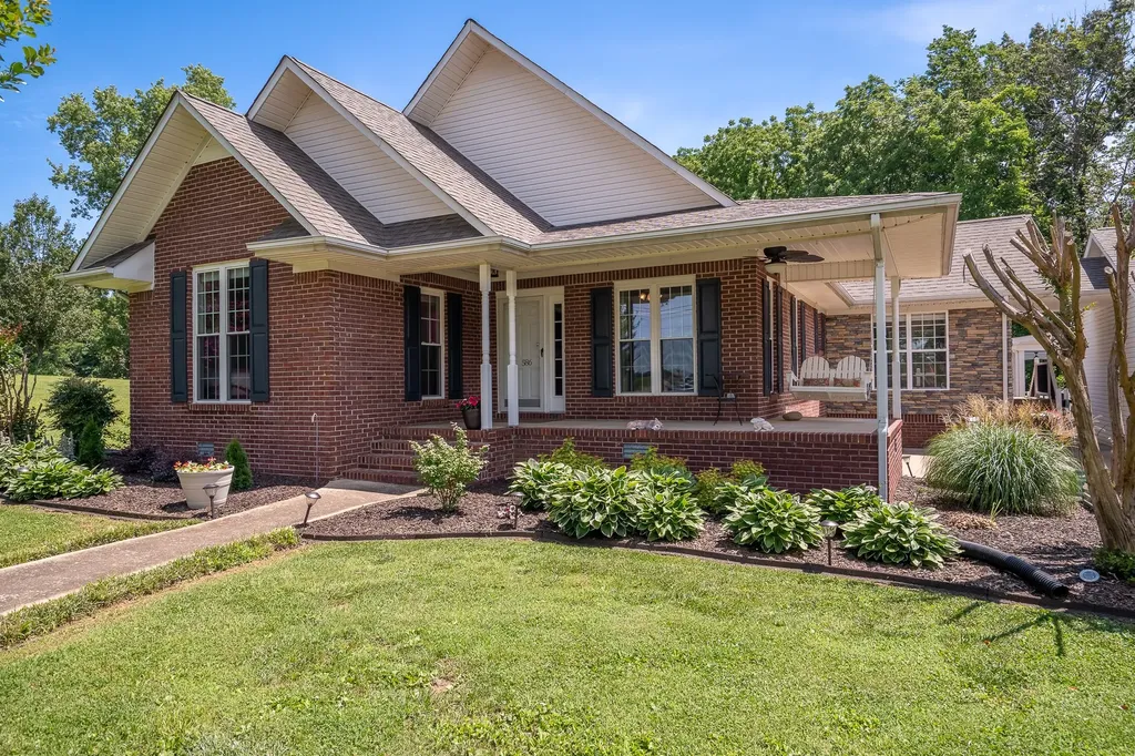586 Highway 64, W Lawrenceburg TN 38464