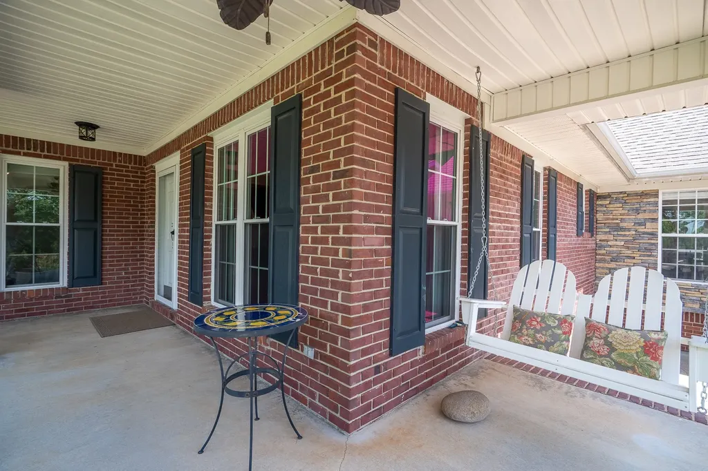 586 Highway 64, W Lawrenceburg TN 38464