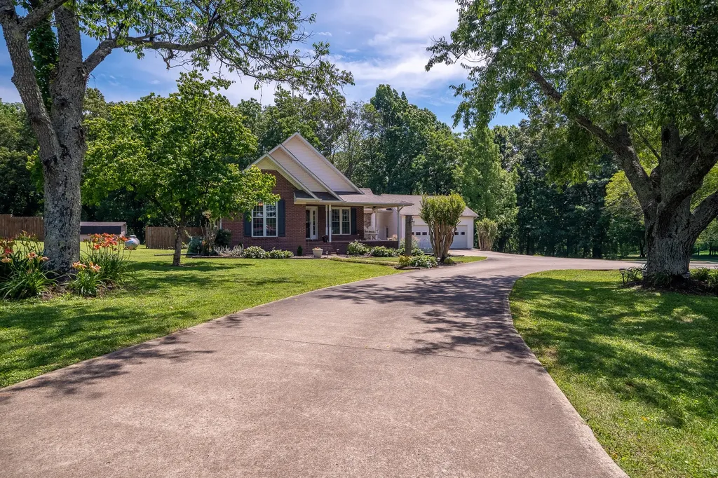 586 Highway 64, W Lawrenceburg TN 38464