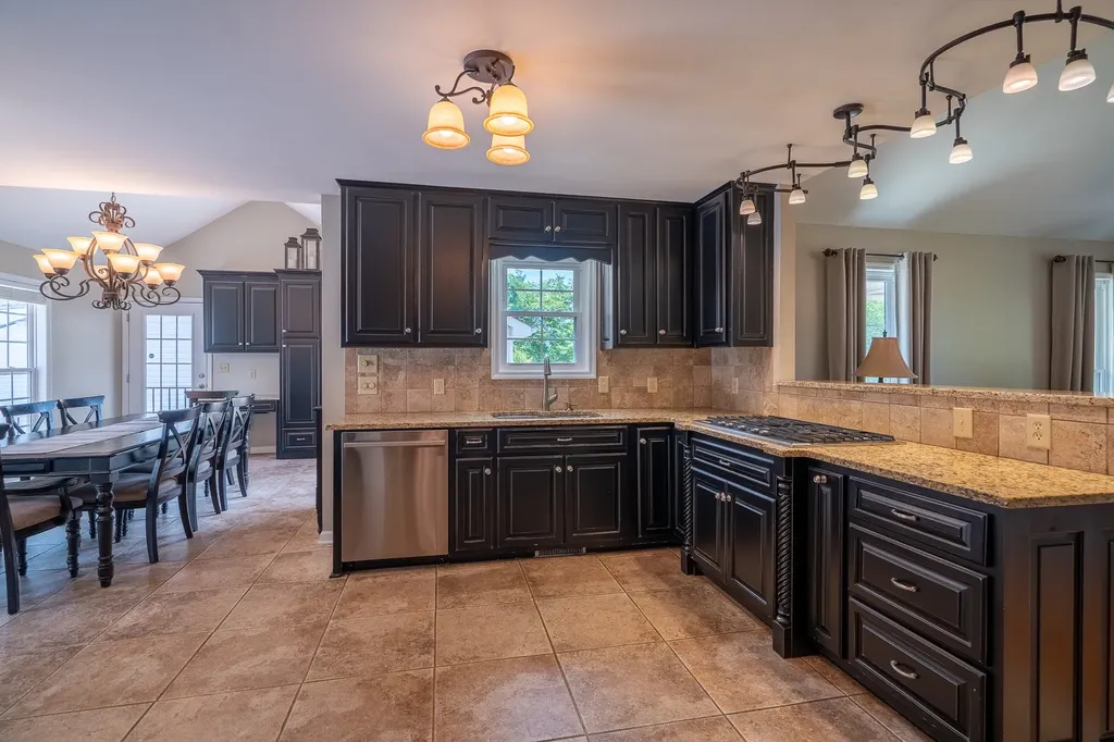 586 Highway 64, W Lawrenceburg TN 38464