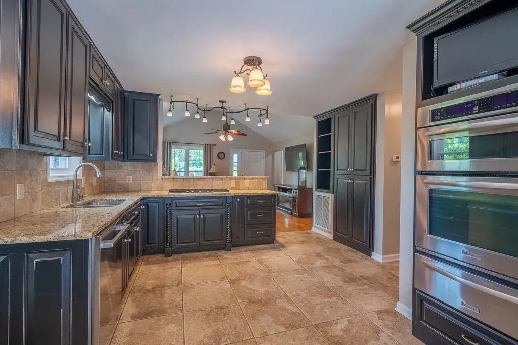 586 Highway 64, W Lawrenceburg TN 38464