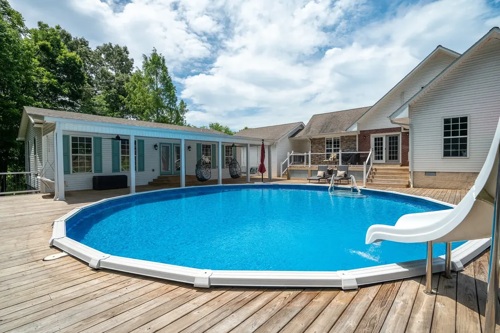 586 Highway 64, W Lawrenceburg TN 38464