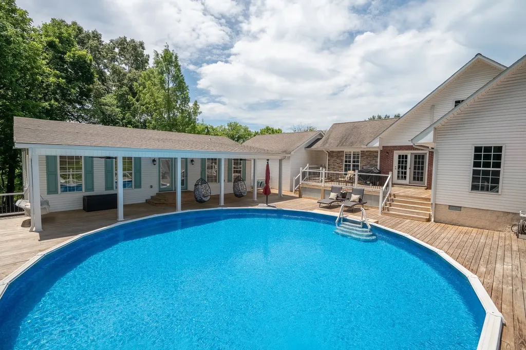 586 Highway 64, W Lawrenceburg TN 38464